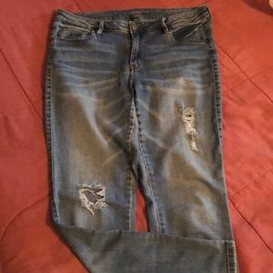 Ana distressed jegging